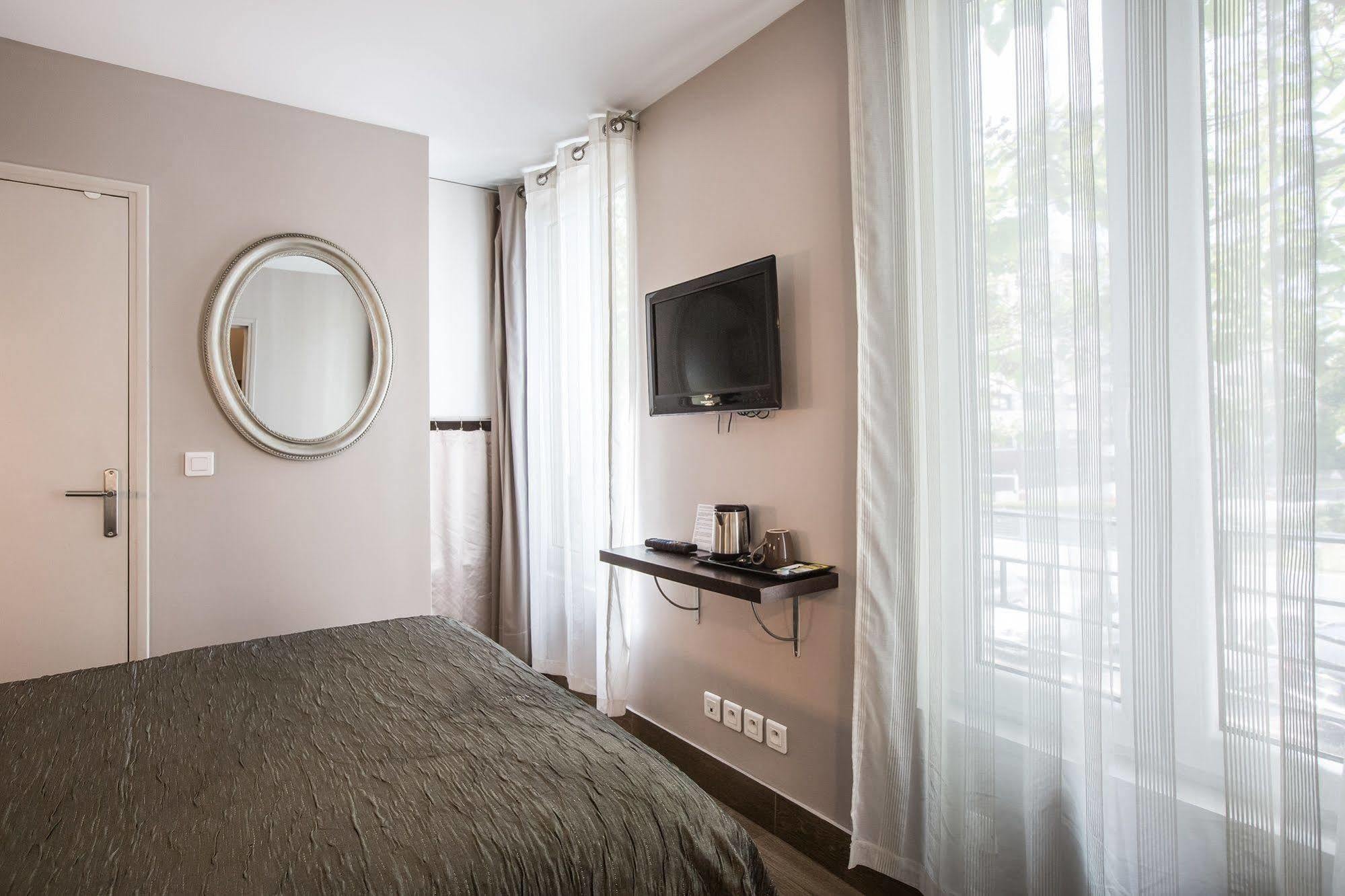 Le Figuier Hotel อีวรี-ซูร์-แซ็น ภายนอก รูปภาพ