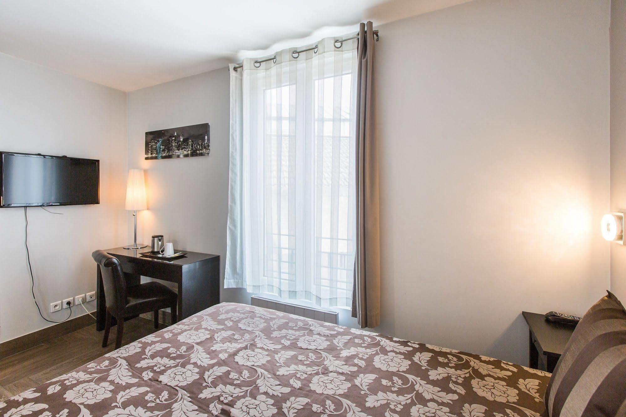Le Figuier Hotel อีวรี-ซูร์-แซ็น ภายนอก รูปภาพ