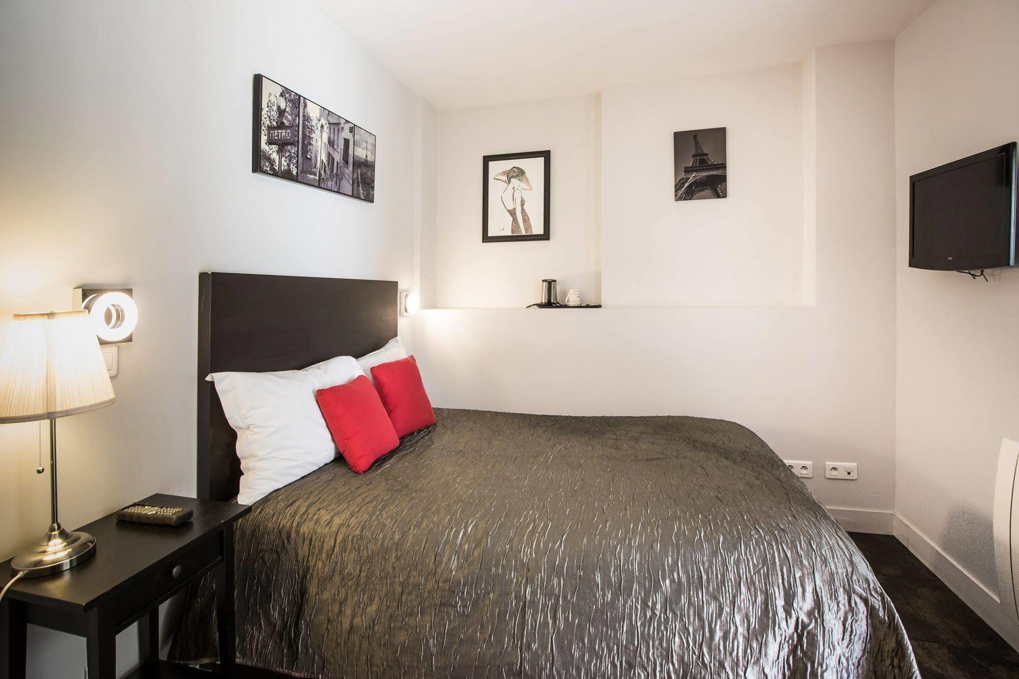 Le Figuier Hotel อีวรี-ซูร์-แซ็น ภายนอก รูปภาพ